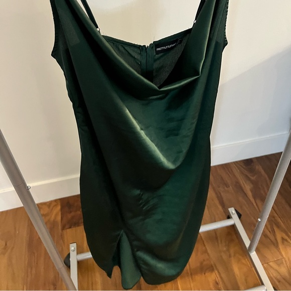 Green satin dress with slit - Picture 4 of 4